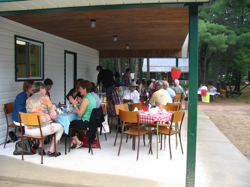 Strawberry Tea Strawberry Tea | A Strawberry Tea will be held from 12 to 3 PM on the 25 June at the School House Museum, 12 Km west of Deep River on Hwy 17.
Tea, Coffee, Strawberries with cake and real whipped Cream will be served.